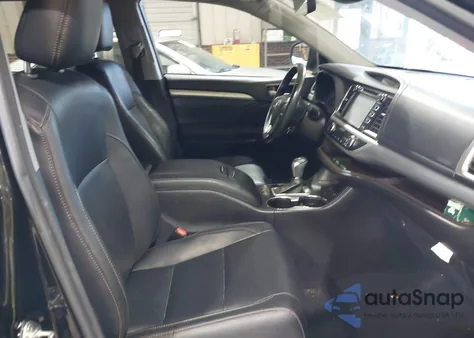 2017 Toyota Highlander Xle z USA, uszkodzony, nr VIN 5TDJZRFH6HS444309